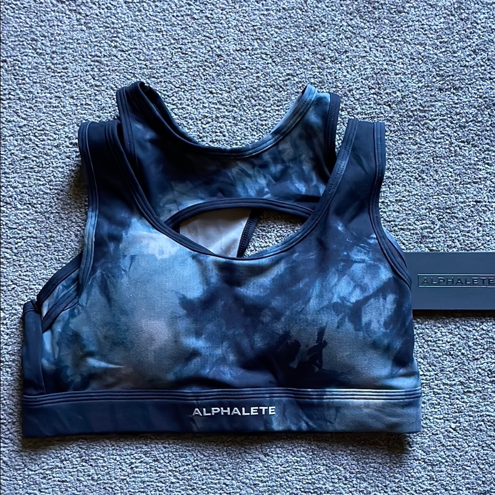 Alphalete Surface Keyhole Bra